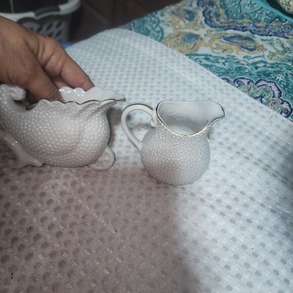 VINTAGE HOBNAIL HOLLYWARE EUC PORCELAIN SLEIGH  AND PITCHER COMBO COLLECTIBLE - Picture 6 of 6